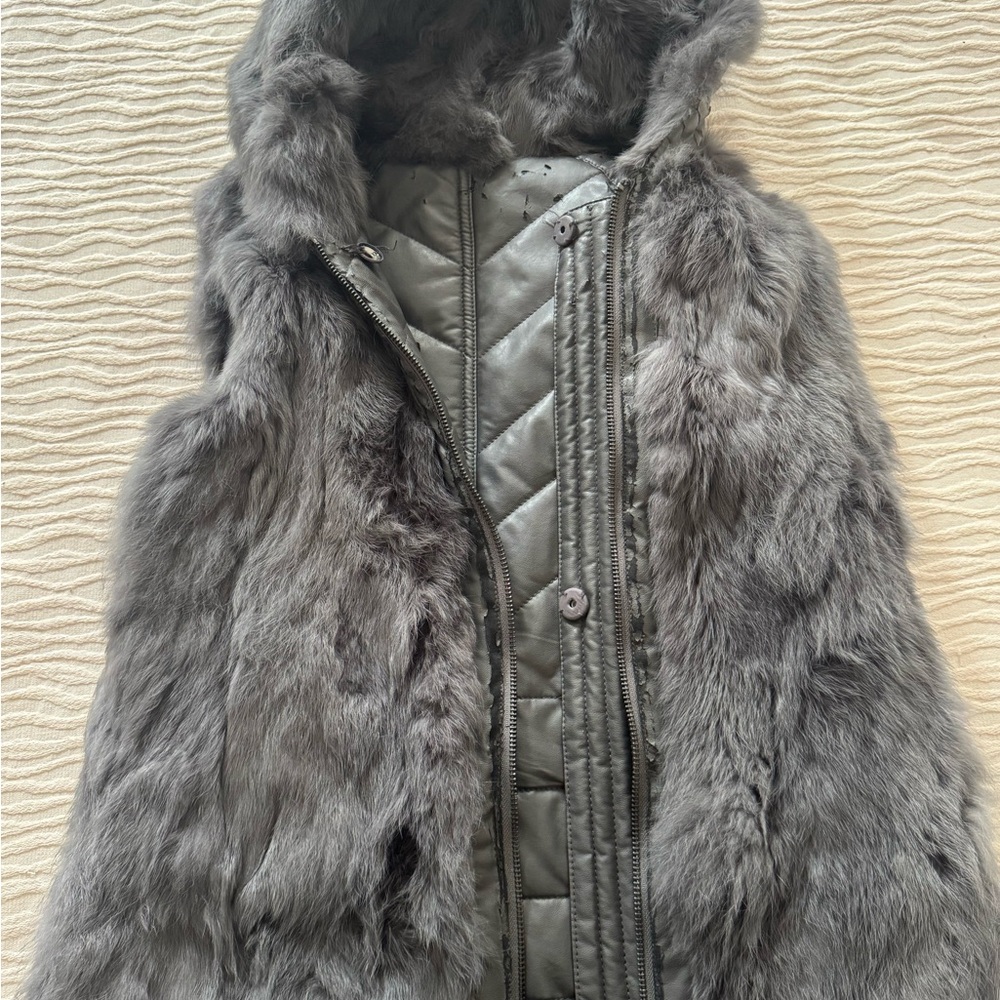 BCBGMaxAzria Gray Quilted Puffer Jacket Reversible Vest.